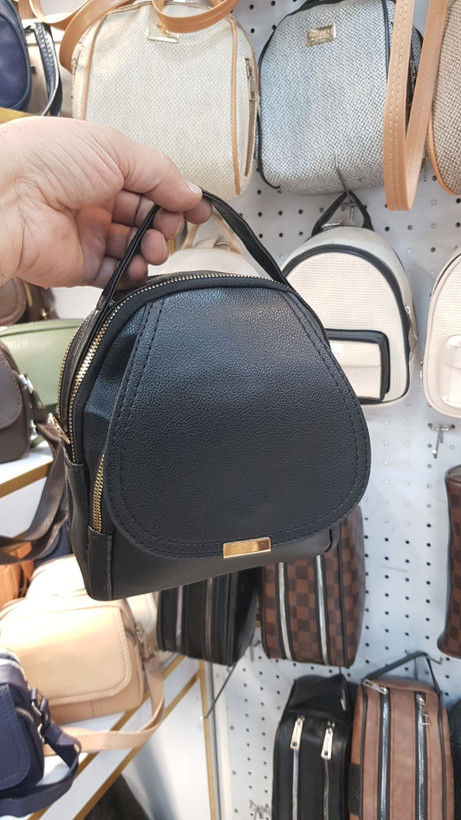 کیف دستی و دوشی زنانه مدل رزا رنگ مشکی با طراحی مینیمال و زیپ فلزی