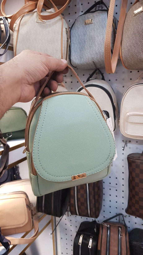 کیف دستی و دوشی زنانه مدل رزا رنگ مشکی با طراحی مینیمال و زیپ فلزی
